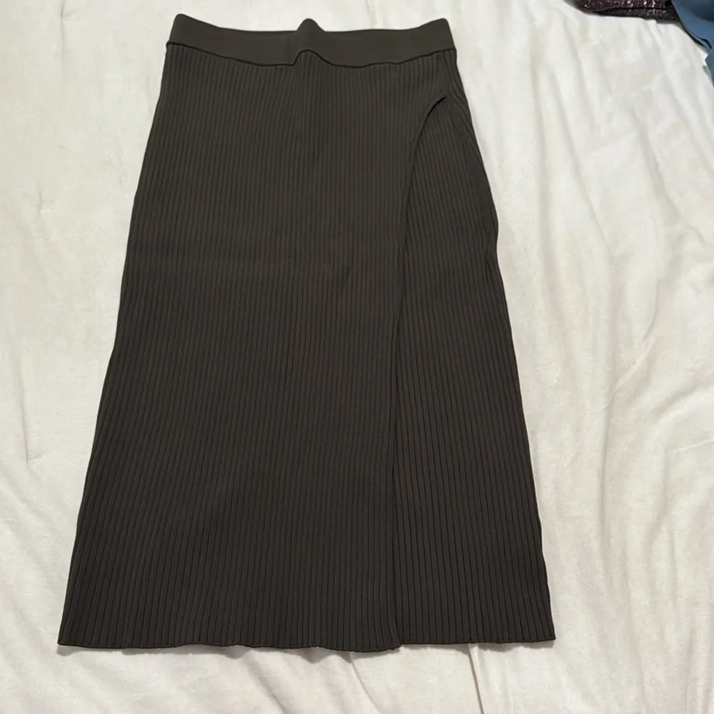 Akris Punto Skirt 
Stretch Viscose Midi Pencil... - Picture 2 of 9